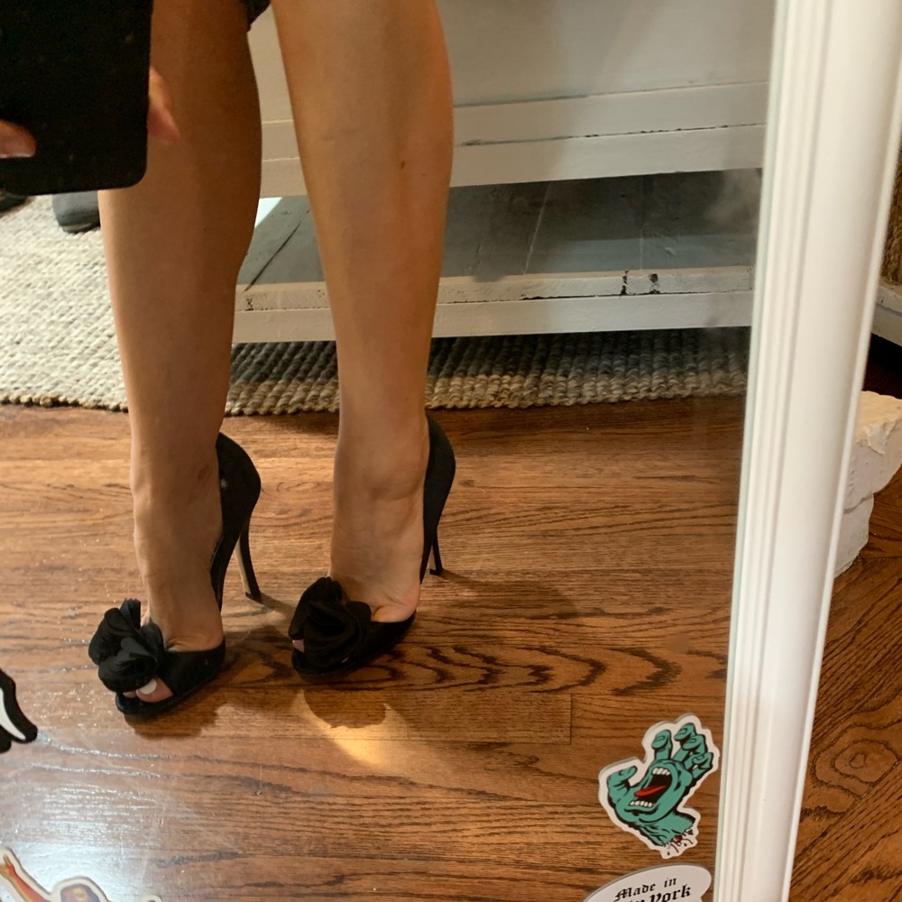 Badgley Mischka black satin heels